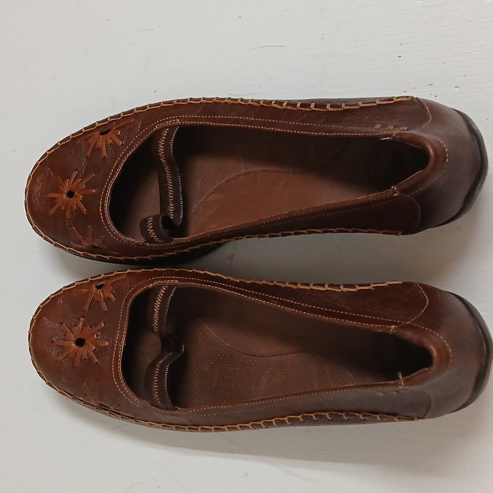 Nurture Women's 9M Zinger Brown Flats - Picture 6 of 7